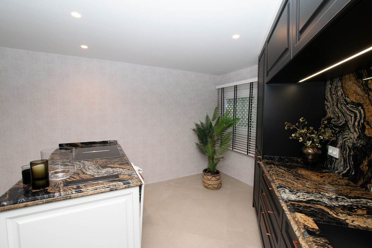 3 Bed Apartment for sale in Puerto Banús Costa Del Sol, Málaga, Spain