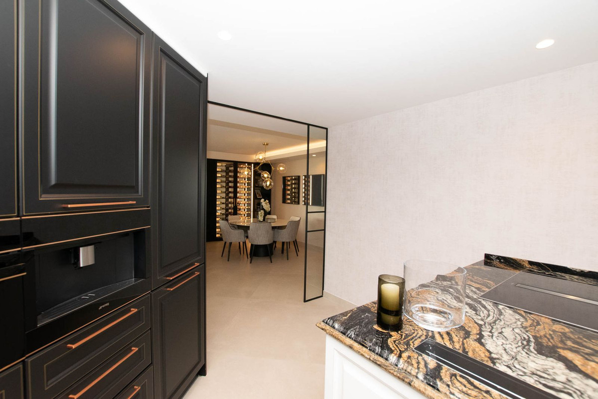 3 Bed Apartment for sale in Puerto Banús Costa Del Sol, Málaga, Spain