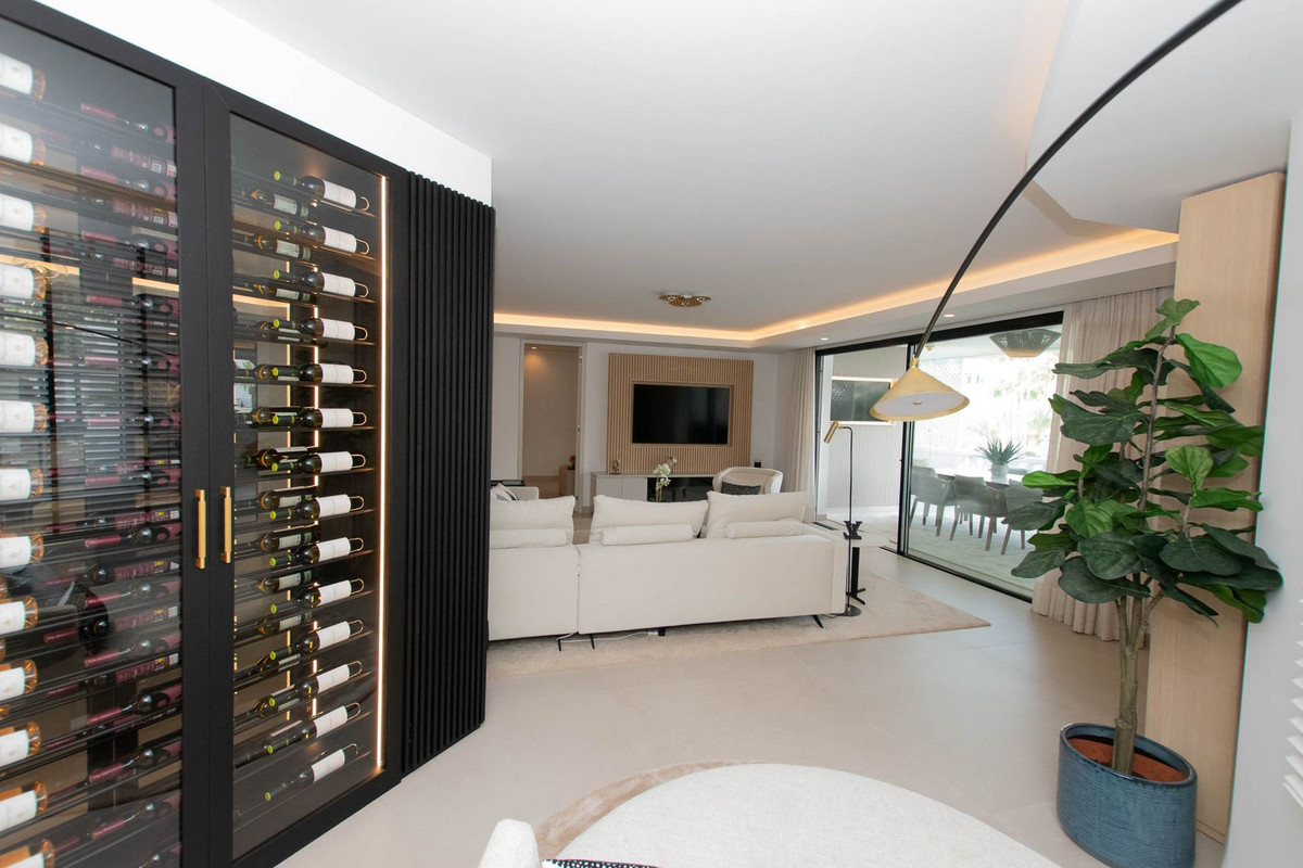 3 Bed Apartment for sale in Puerto Banús Costa Del Sol, Málaga, Spain