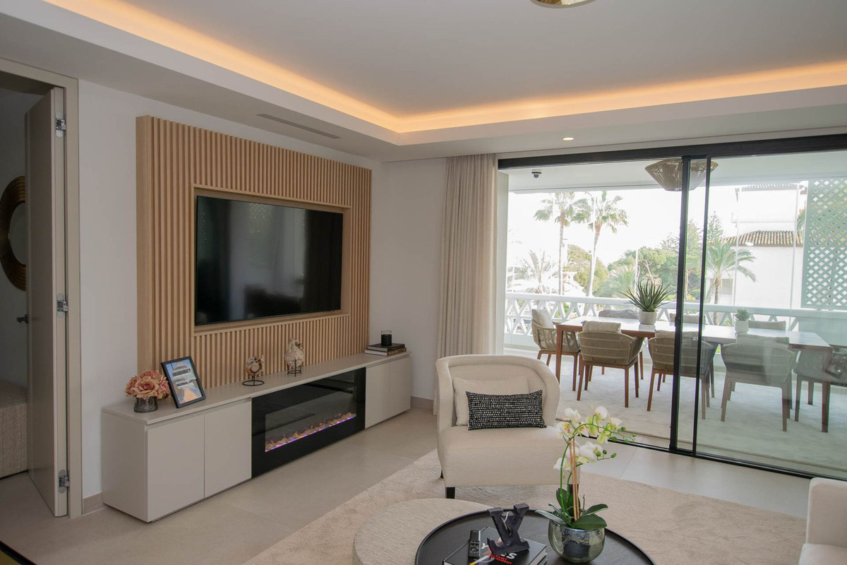 3 Bed Apartment for sale in Puerto Banús Costa Del Sol, Málaga, Spain
