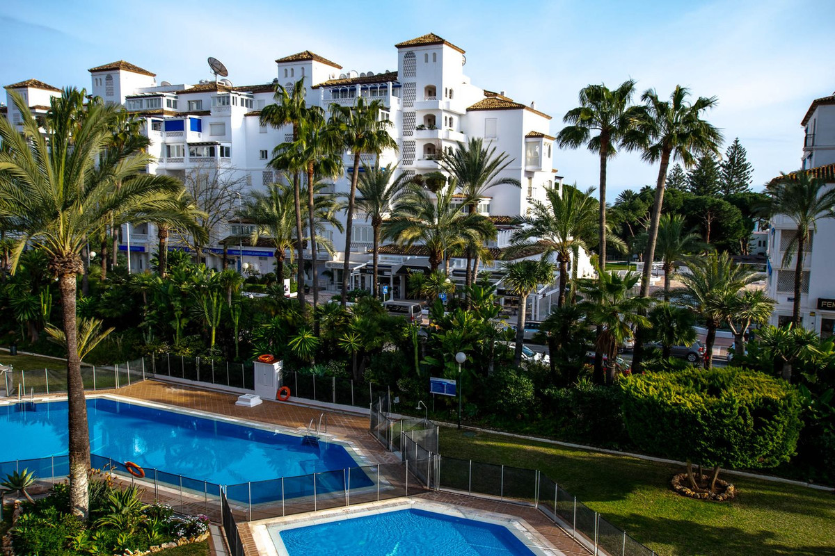 3 Bed Apartment for sale in Puerto Banús Costa Del Sol, Málaga, Spain