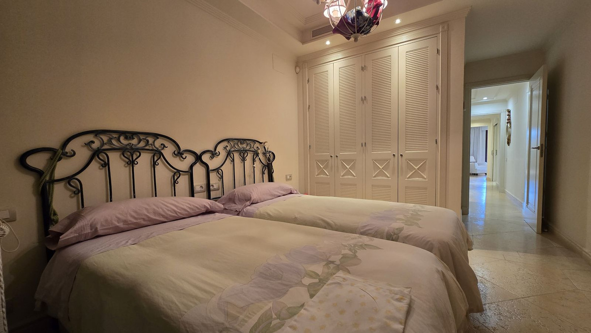 3 Bed Apartment for sale in Estepona Costa Del Sol, Málaga, Spain