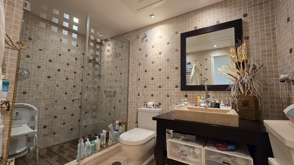 3 Bed Apartment for sale in Estepona Costa Del Sol, Málaga, Spain
