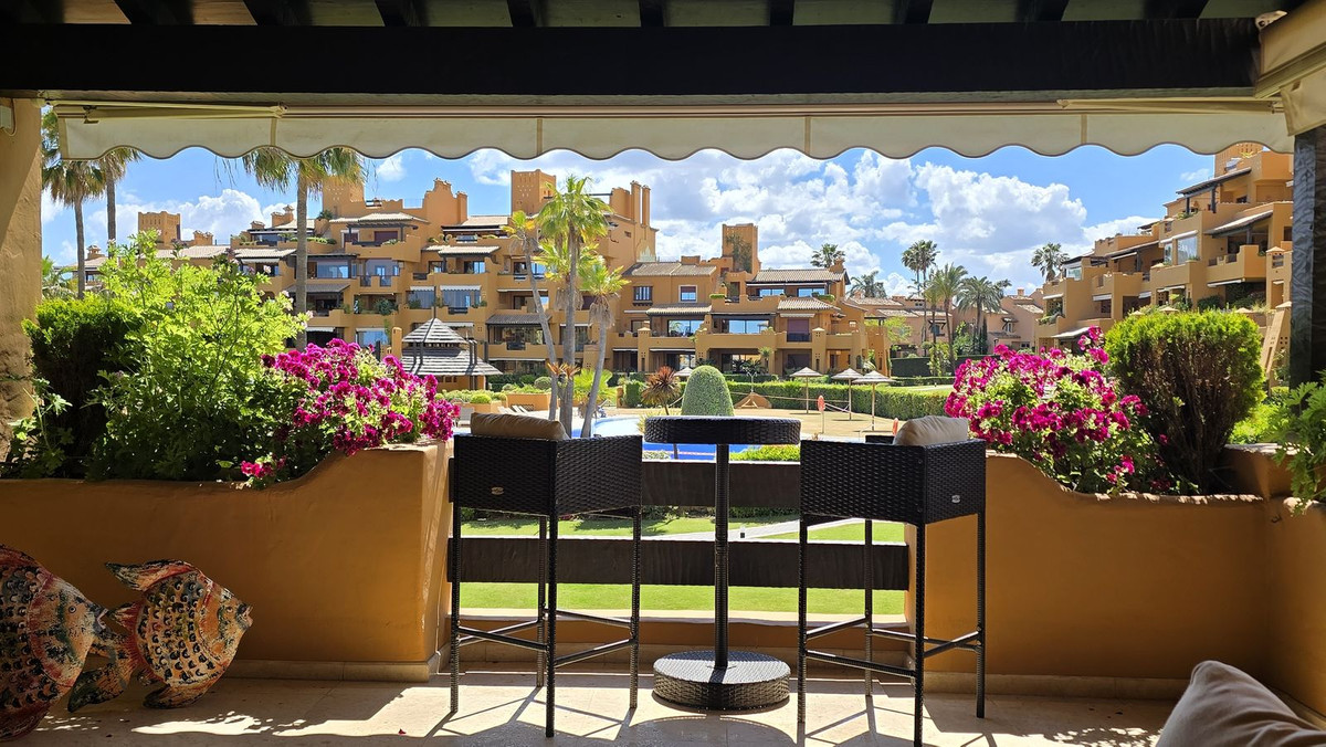 3 Bed Apartment for sale in Estepona Costa Del Sol, Málaga, Spain