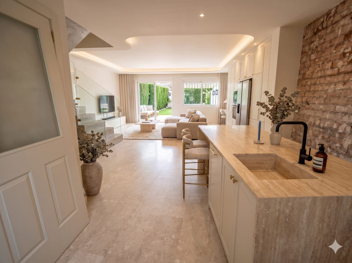 4 Bed Townhouse for sale in Puerto Banús Costa Del Sol, Málaga, Spain