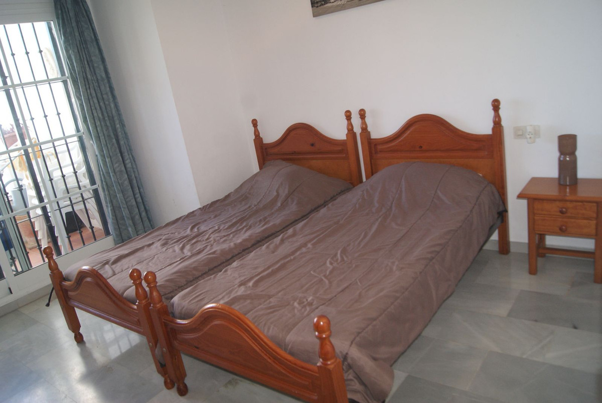 2 Bed Apartment for sale in El Paraiso Costa Del Sol, Málaga, Spain