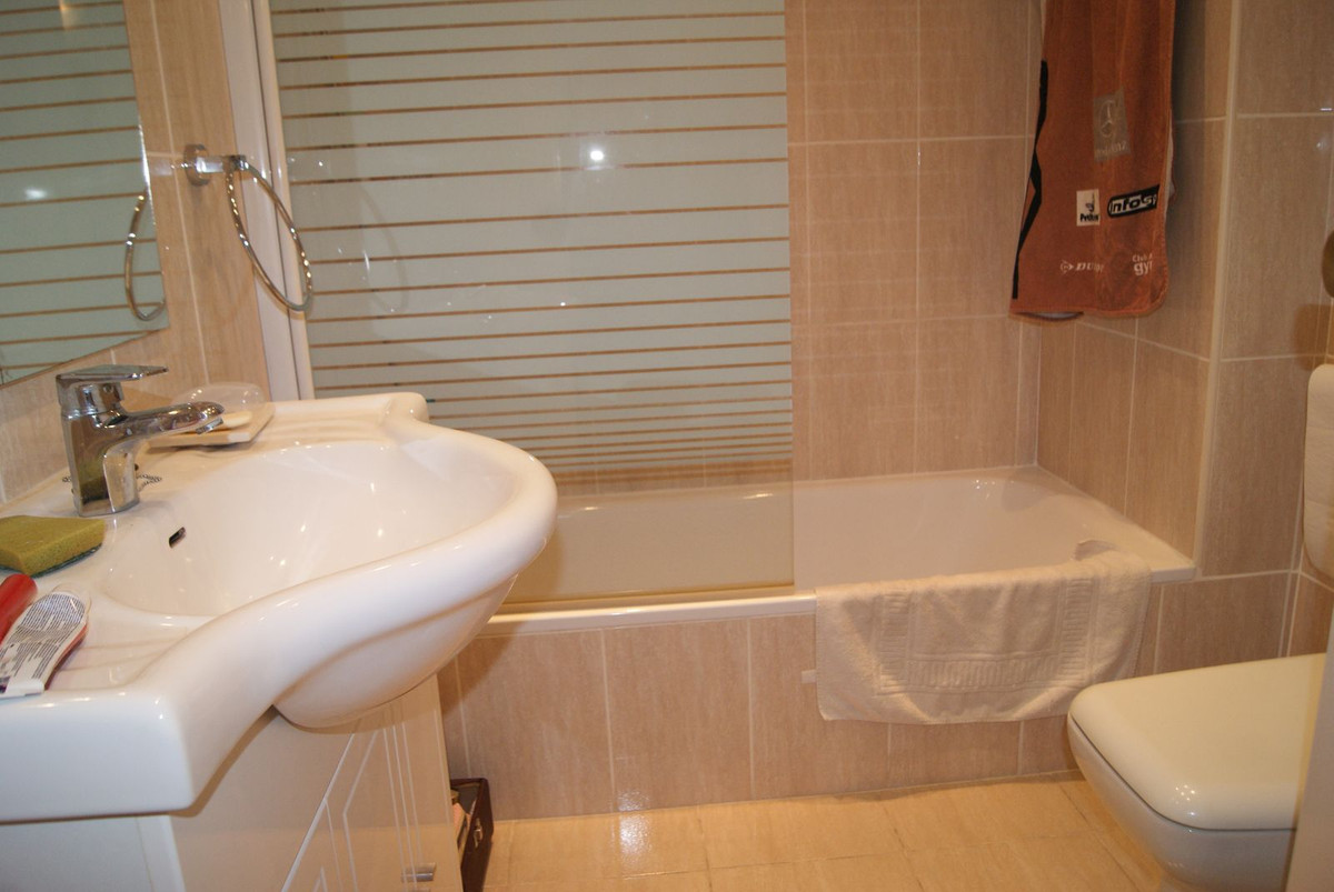 2 Bed Apartment for sale in El Paraiso Costa Del Sol, Málaga, Spain