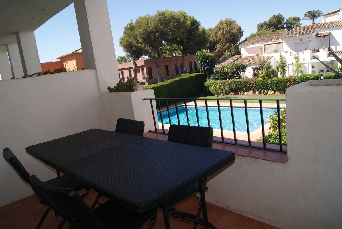 2 Bed Apartment for sale in El Paraiso Costa Del Sol, Málaga, Spain