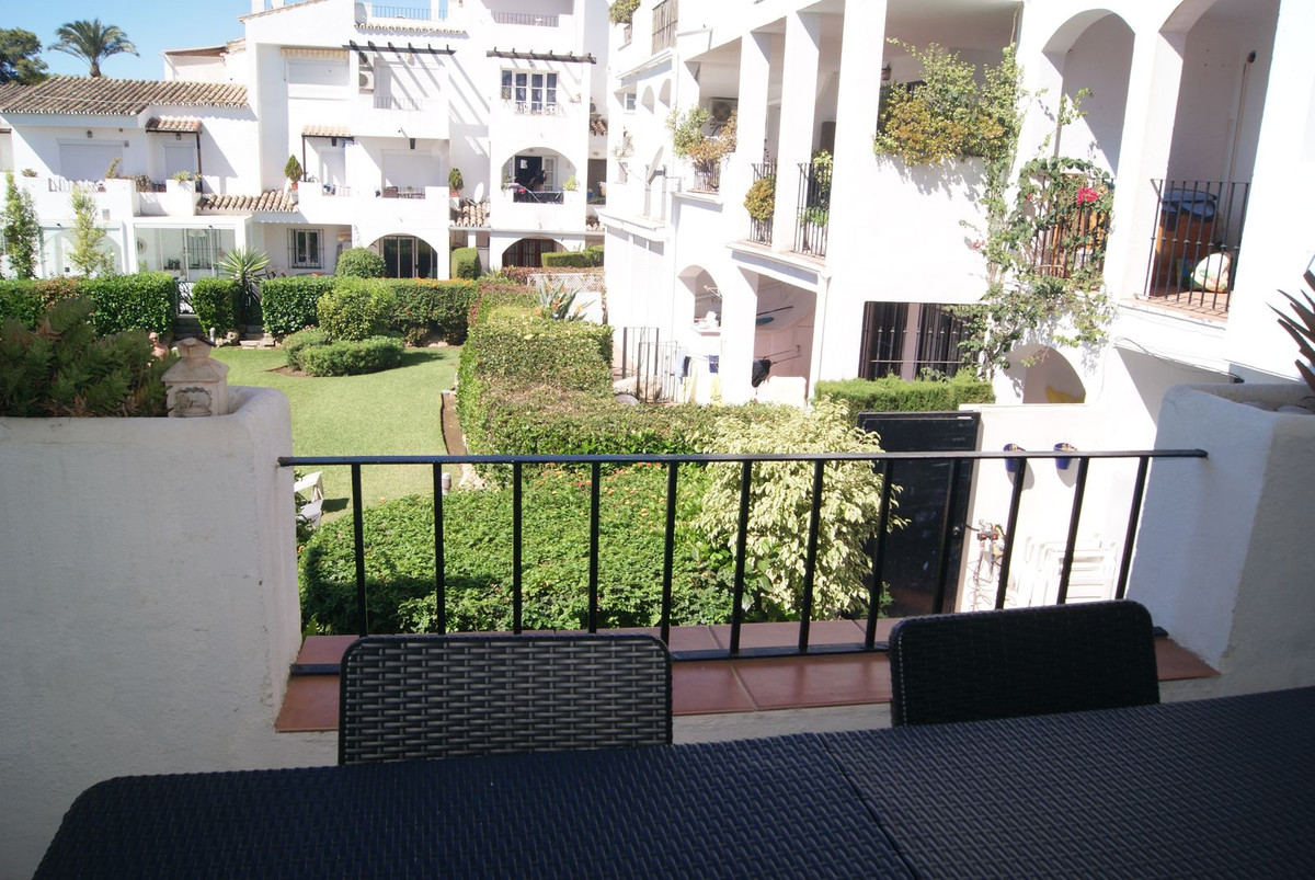 2 Bed Apartment for sale in El Paraiso Costa Del Sol, Málaga, Spain