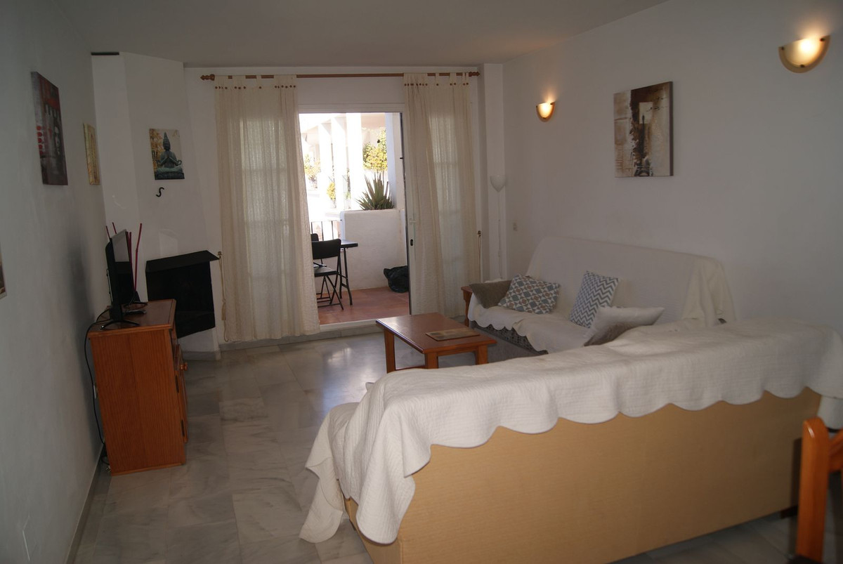 2 Bed Apartment for sale in El Paraiso Costa Del Sol, Málaga, Spain
