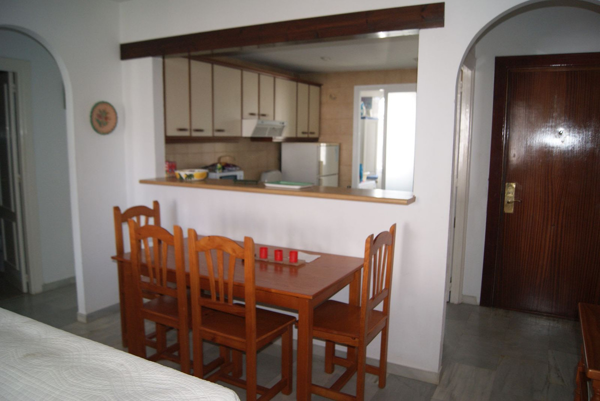 2 Bed Apartment for sale in El Paraiso Costa Del Sol, Málaga, Spain