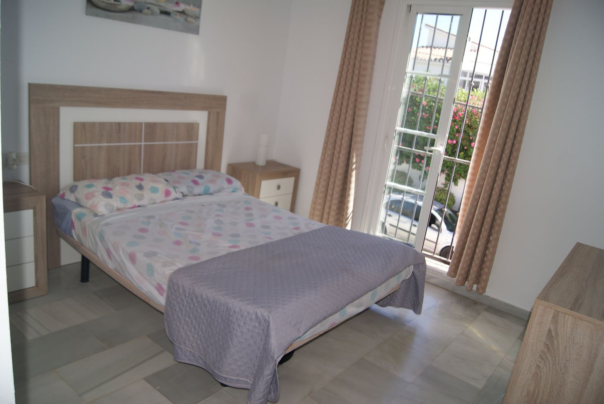 2 Bed Apartment for sale in El Paraiso Costa Del Sol, Málaga, Spain