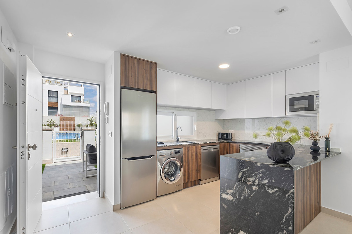 Se vende Apartamento Planta Baja de 2 dormitorios en Costa Blanca, Alicante, España