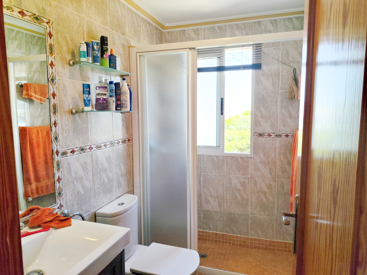 Se vende Apartamento Planta Media de 2 dormitorios en Costa Blanca, Alicante, España