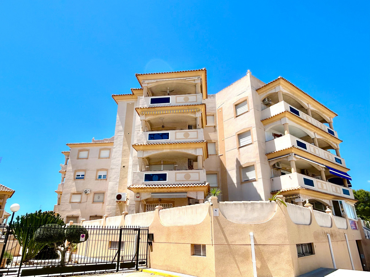 Se vende Apartamento Planta Media de 2 dormitorios en Costa Blanca, Alicante, España