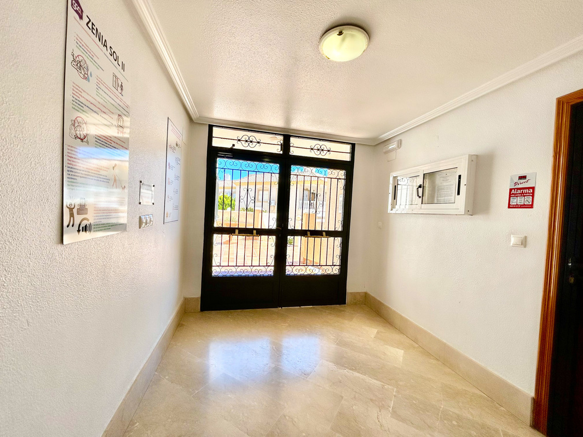 Se vende Apartamento Planta Media de 2 dormitorios en Costa Blanca, Alicante, España