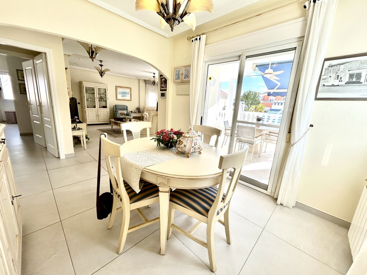 Se vende Villa - Chalet de 4 dormitorios en Costa Blanca, Alicante, España