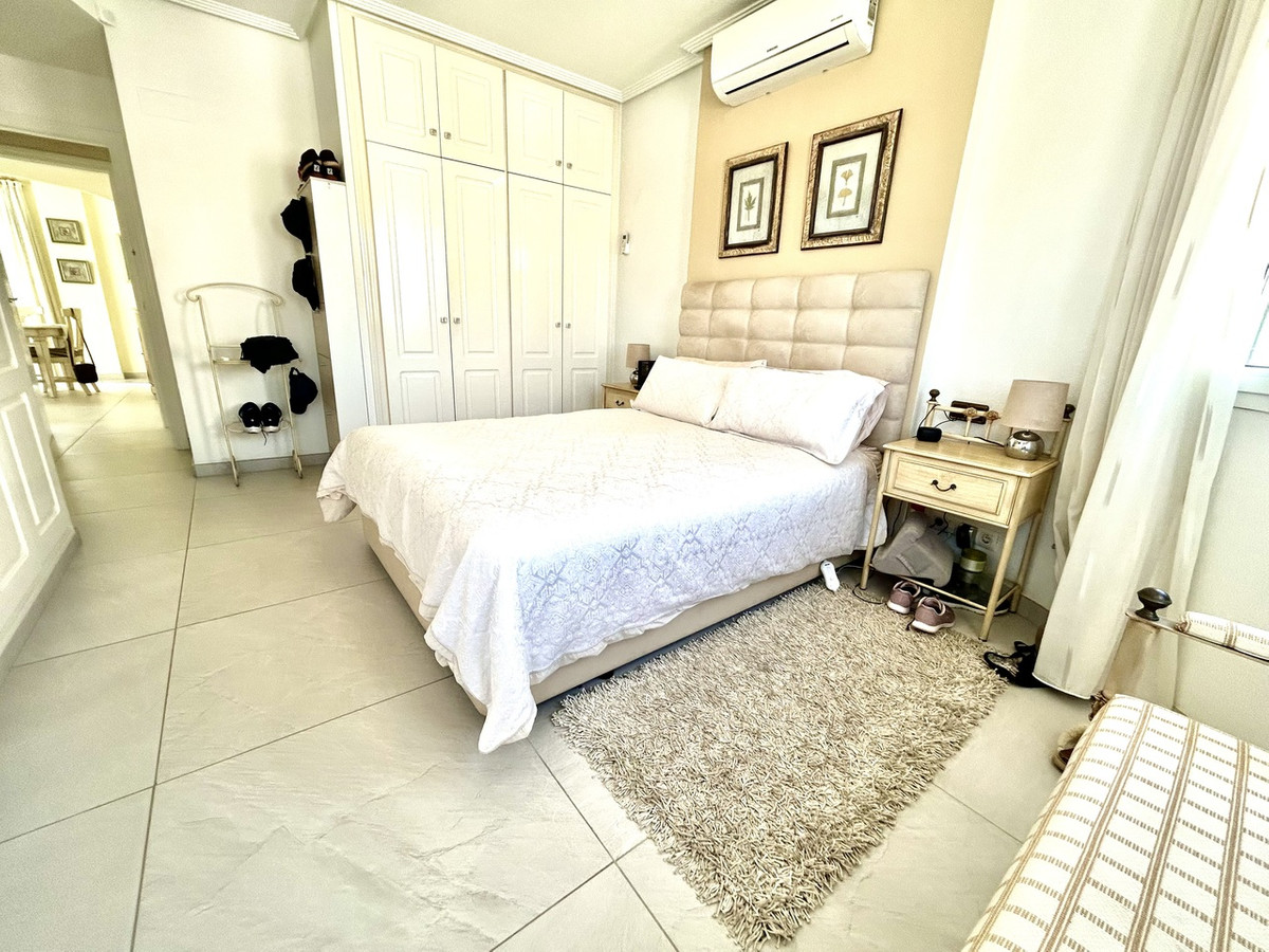Se vende Villa - Chalet de 4 dormitorios en Costa Blanca, Alicante, España