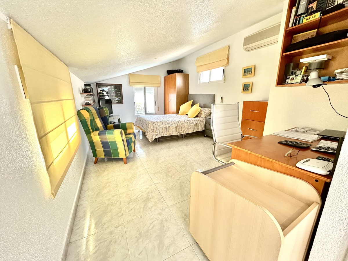 Se vende Villa - Chalet de 4 dormitorios en Costa Blanca, Alicante, España