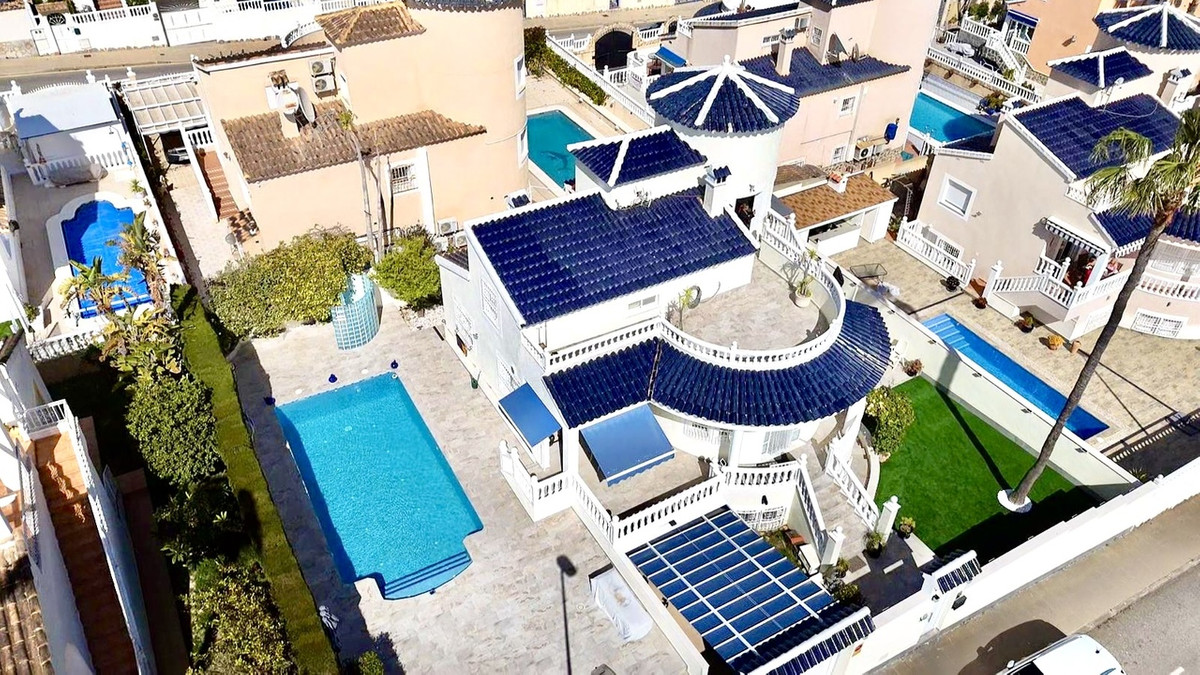 Se vende Villa - Chalet de 4 dormitorios en Costa Blanca, Alicante, España