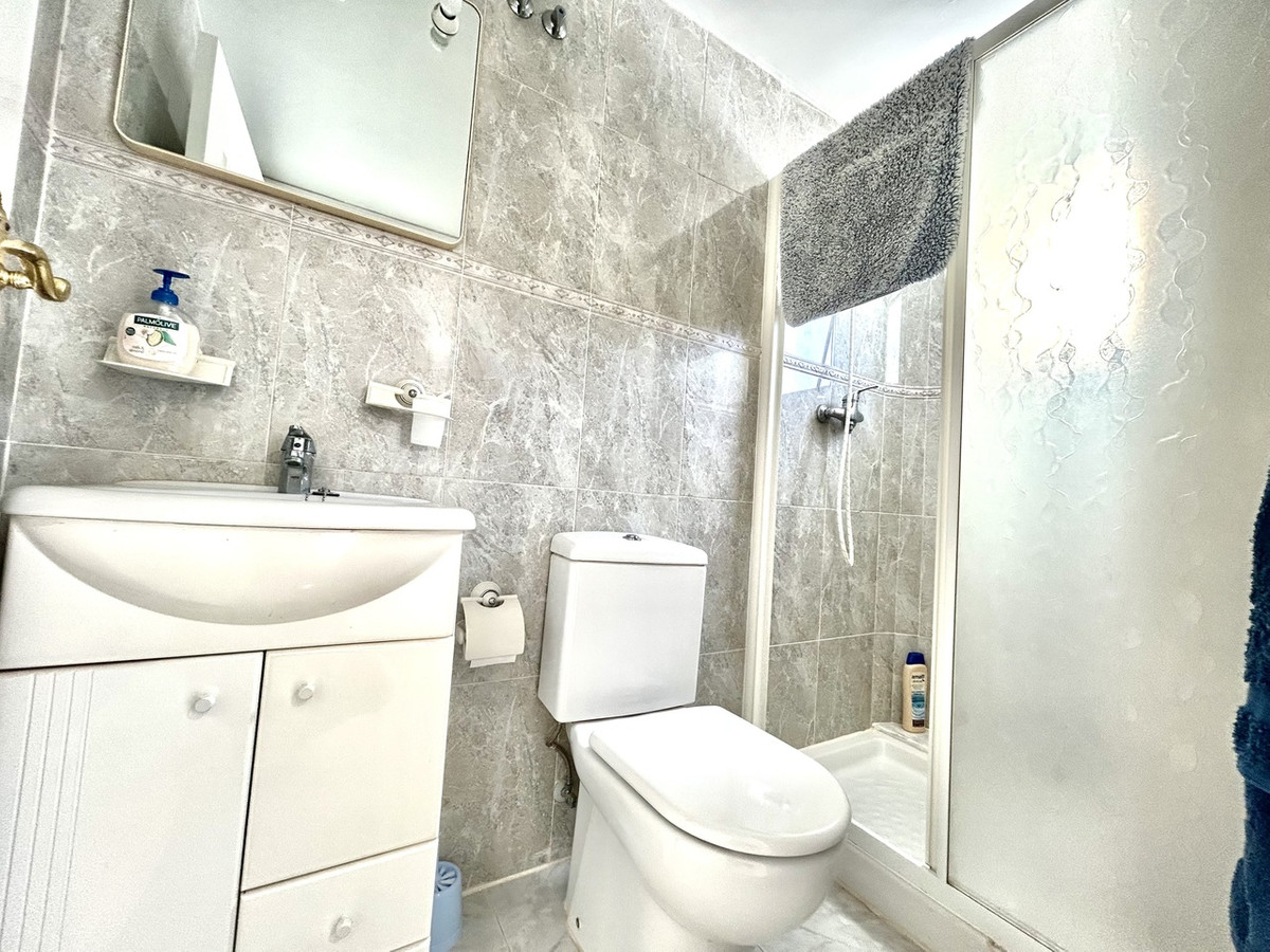 Se vende Villa - Chalet de 4 dormitorios en Costa Blanca, Alicante, España