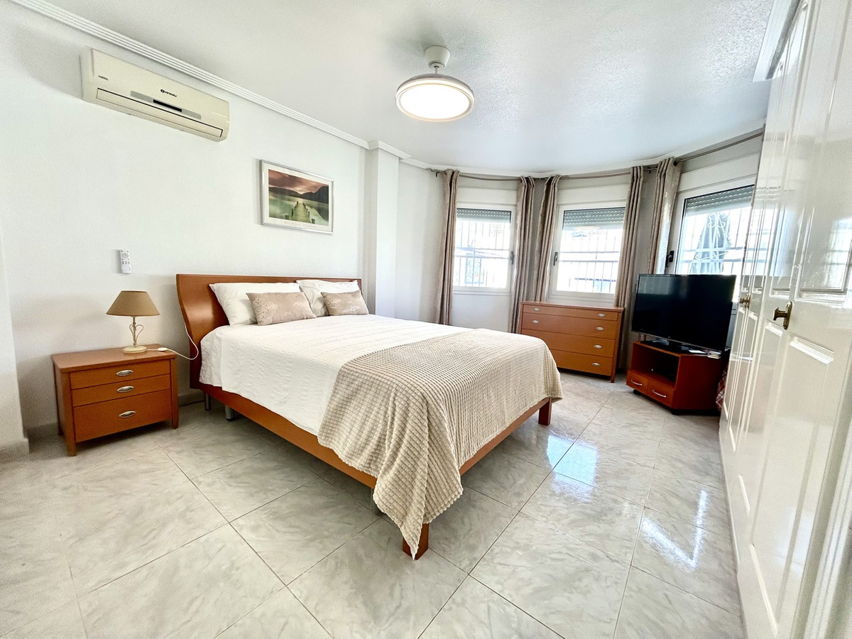 Se vende Villa - Chalet de 4 dormitorios en Costa Blanca, Alicante, España