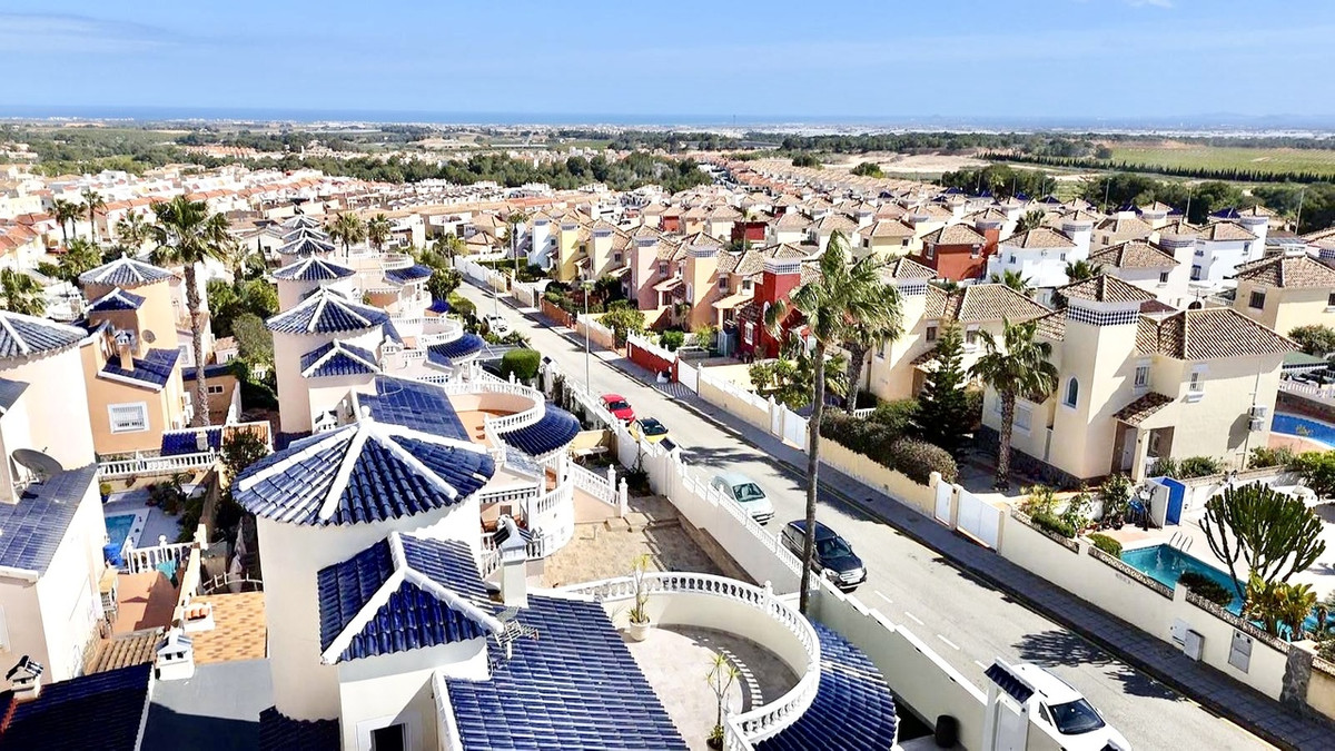 Se vende Villa - Chalet de 4 dormitorios en Costa Blanca, Alicante, España