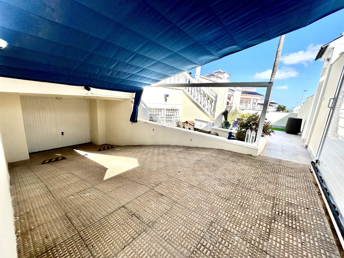 Se vende Villa - Chalet de 4 dormitorios en Costa Blanca, Alicante, España