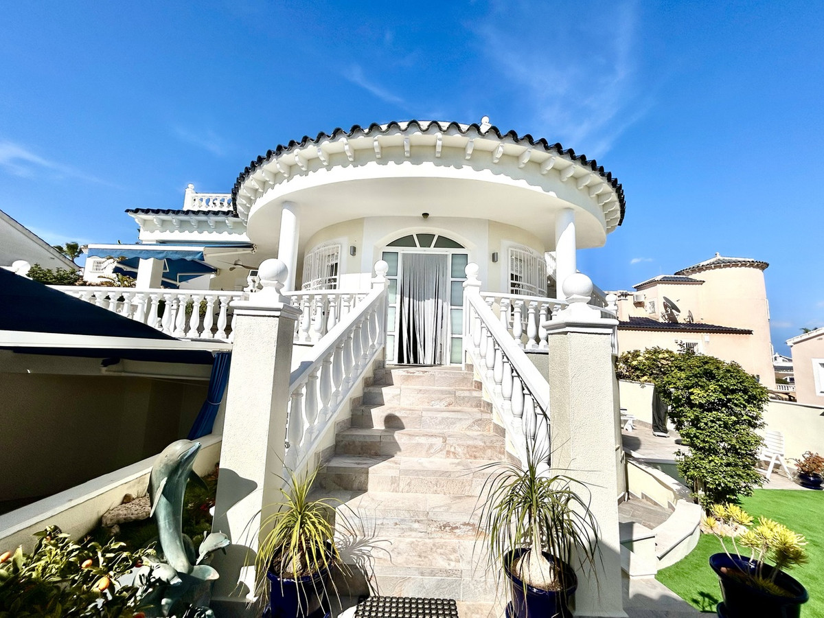 Se vende Villa - Chalet de 4 dormitorios en Costa Blanca, Alicante, España