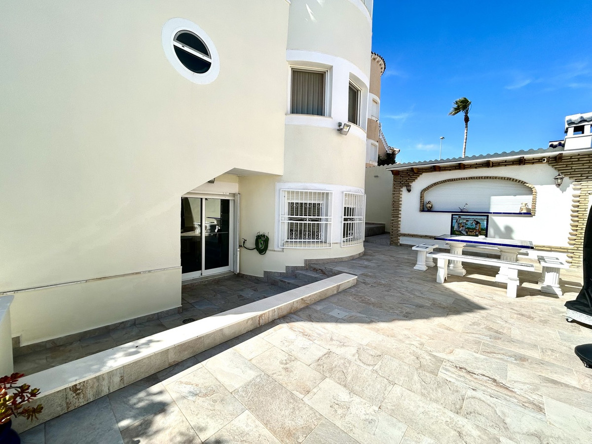 Se vende Villa - Chalet de 4 dormitorios en Costa Blanca, Alicante, España