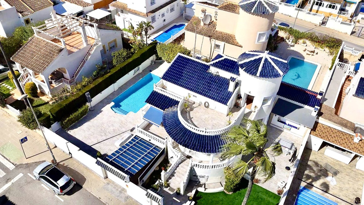 Se vende Villa - Chalet de 4 dormitorios en Costa Blanca, Alicante, España