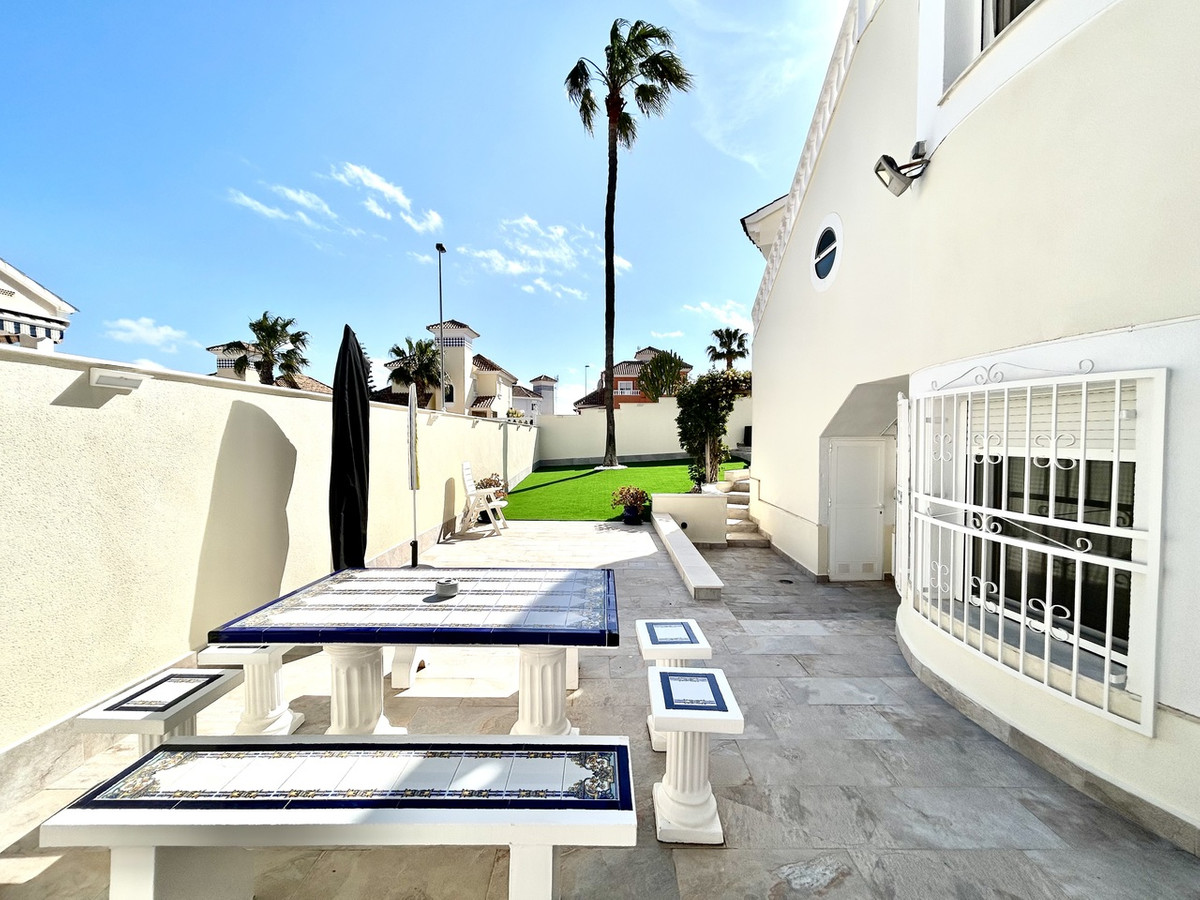 Se vende Villa - Chalet de 4 dormitorios en Costa Blanca, Alicante, España