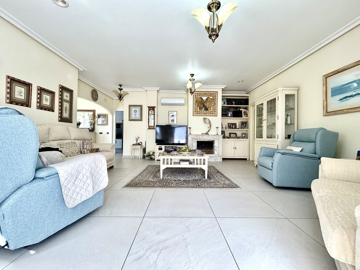 Se vende Villa - Chalet de 4 dormitorios en Costa Blanca, Alicante, España