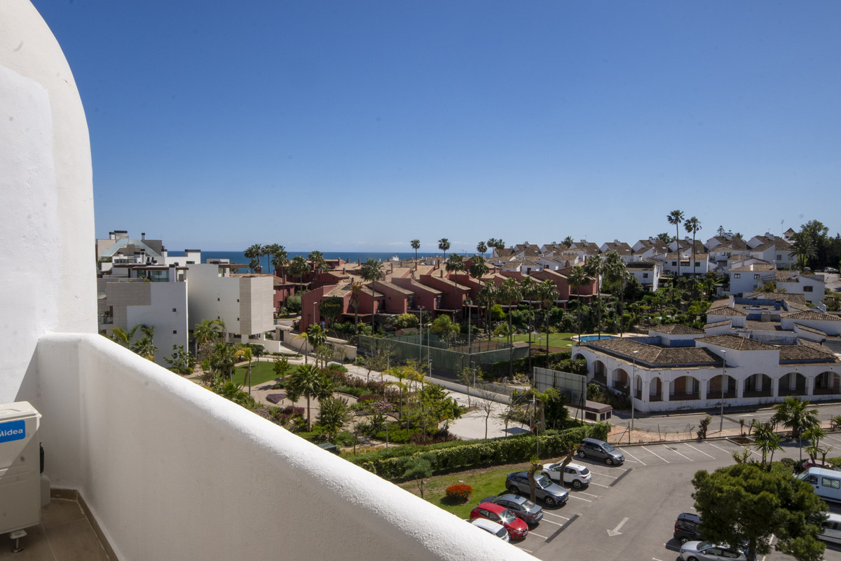 2 Bed Apartment for sale in Estepona Costa Del Sol, Málaga, Spain
