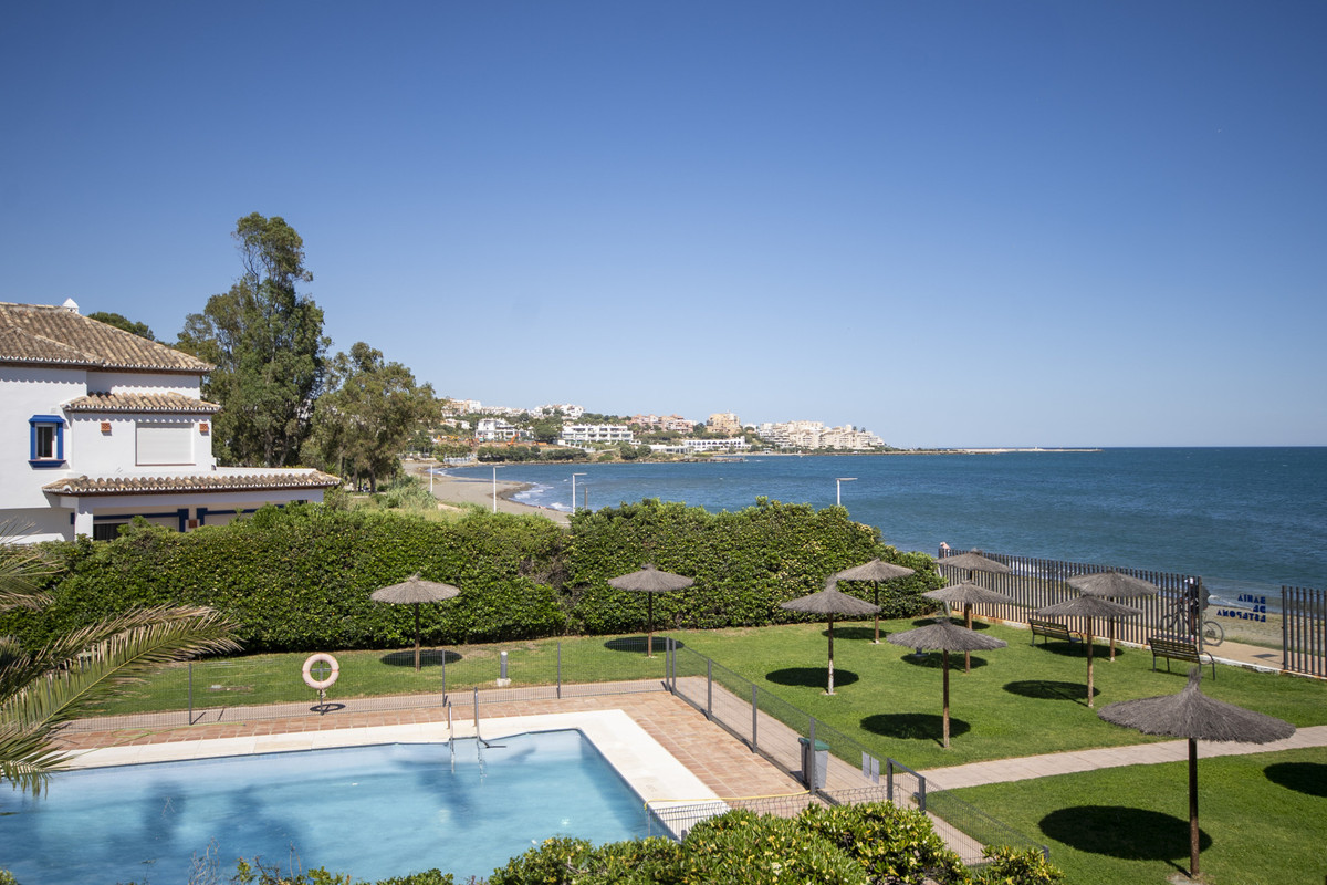 2 Bed Apartment for sale in Estepona Costa Del Sol, Málaga, Spain