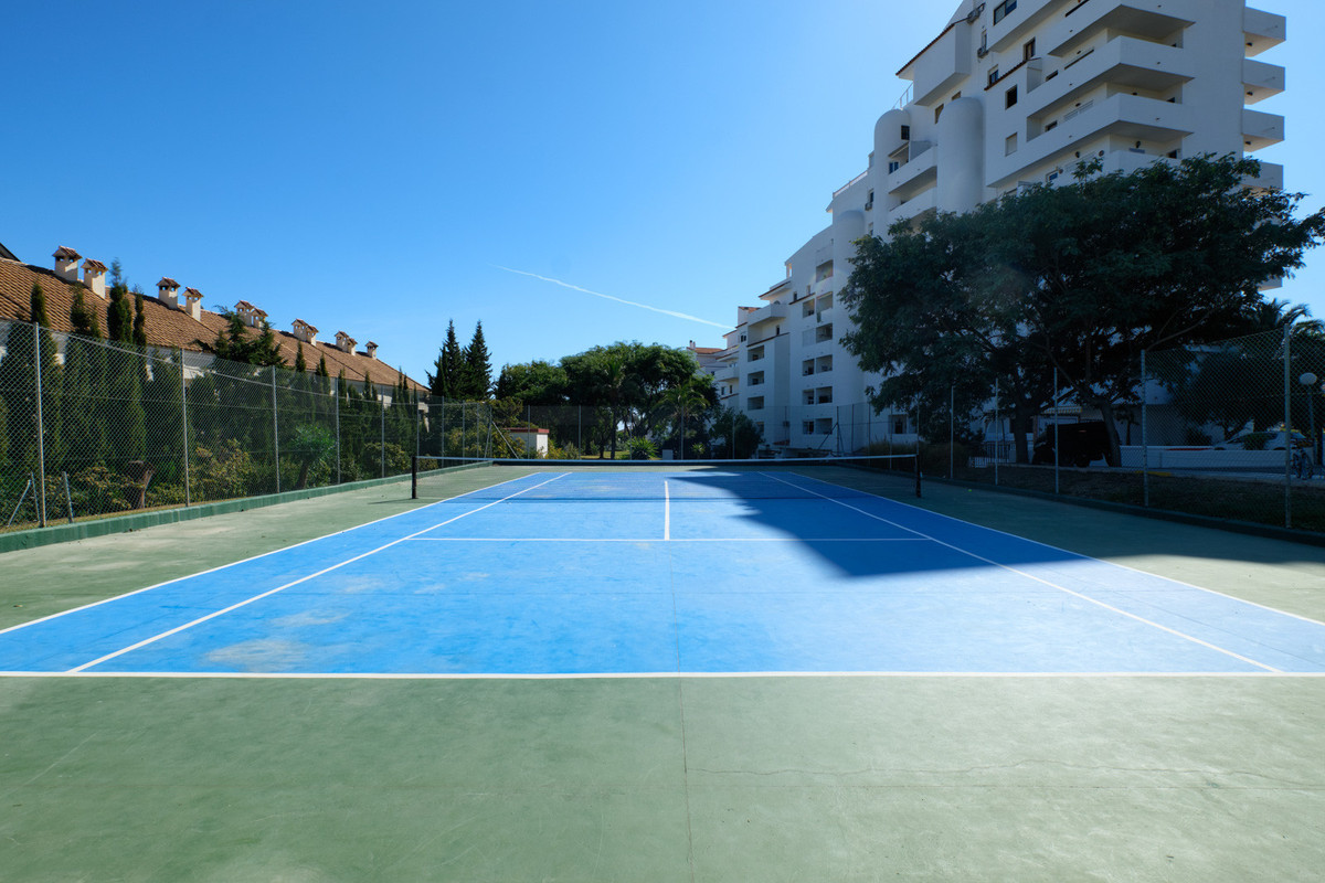 2 Bed Apartment for sale in Estepona Costa Del Sol, Málaga, Spain