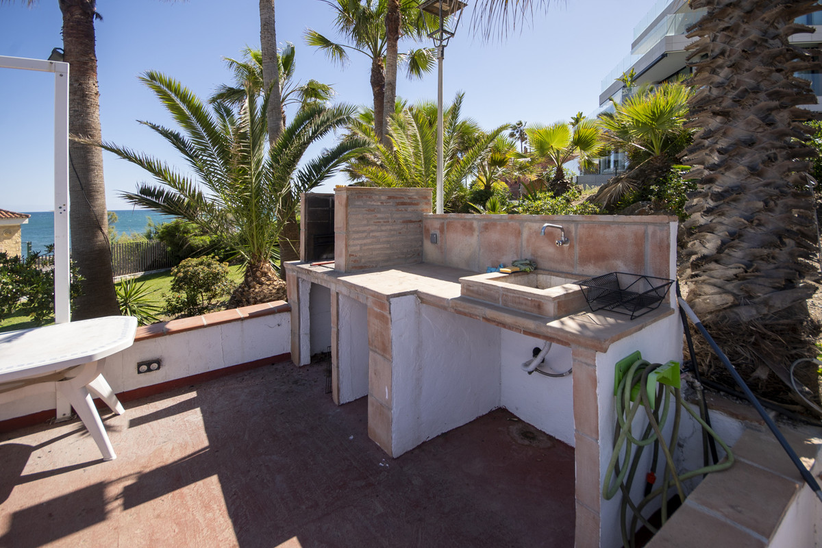 2 Bed Apartment for sale in Estepona Costa Del Sol, Málaga, Spain