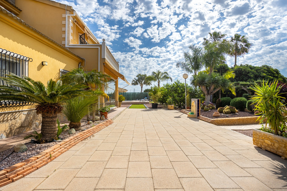 Se vende Villa - Chalet de 5 dormitorios en Costa Blanca, Alicante, España