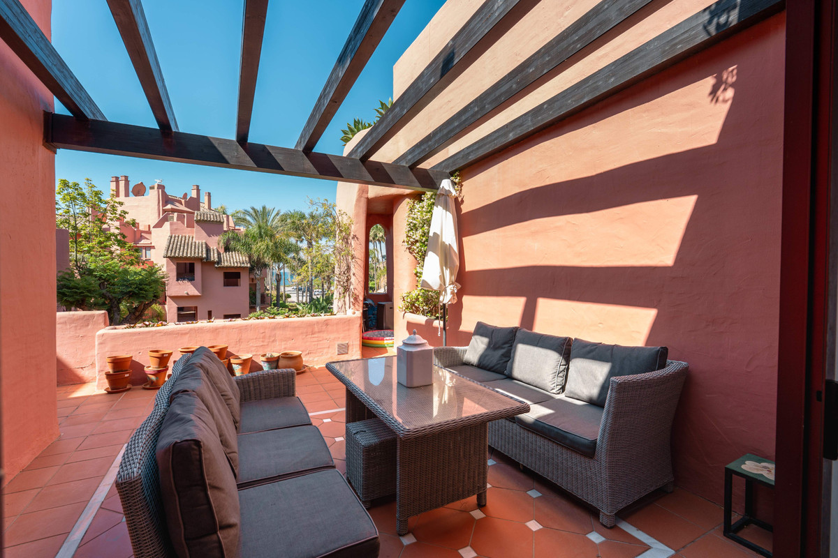 3 Bed Apartment for sale in Estepona Costa Del Sol, Málaga, Spain