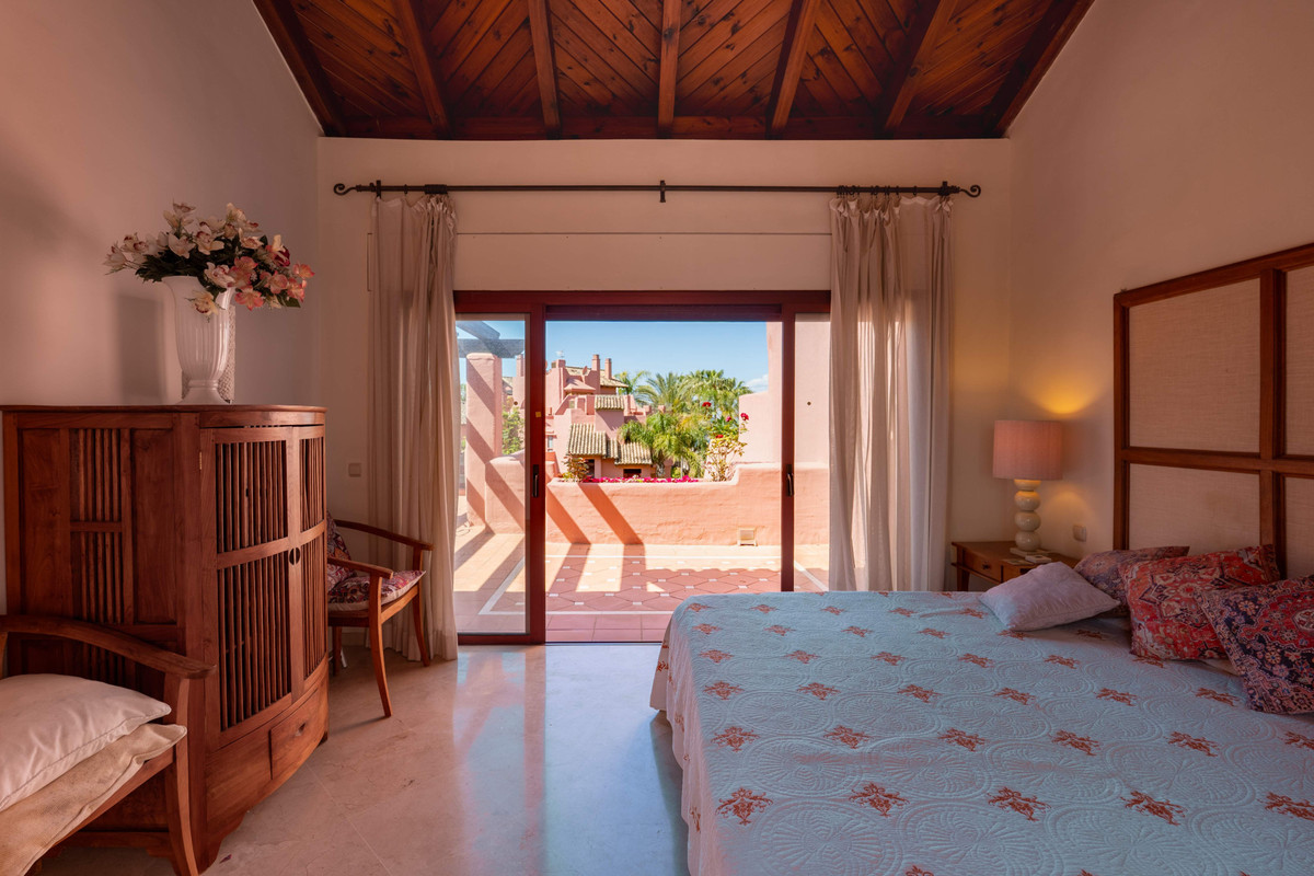 3 Bed Apartment for sale in Estepona Costa Del Sol, Málaga, Spain