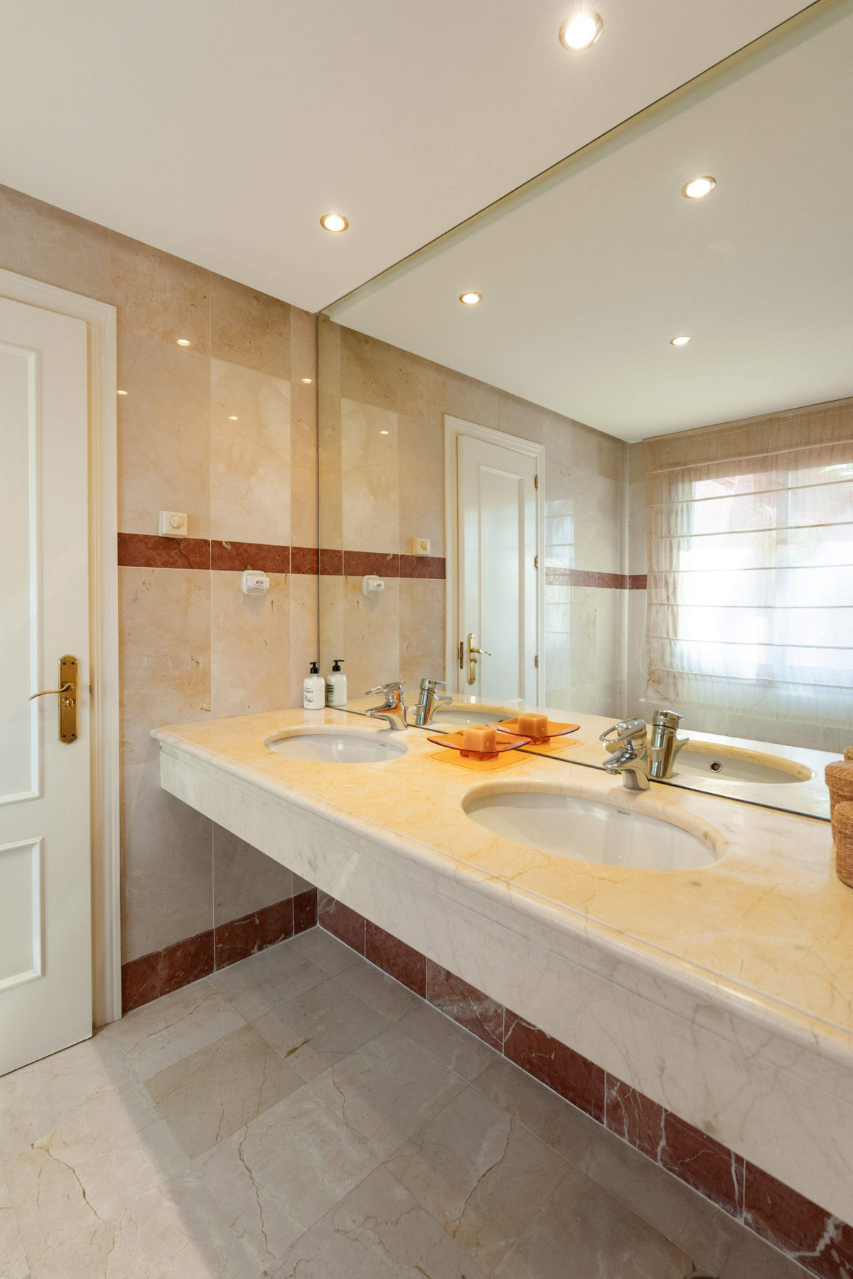 3 Bed Apartment for sale in Estepona Costa Del Sol, Málaga, Spain