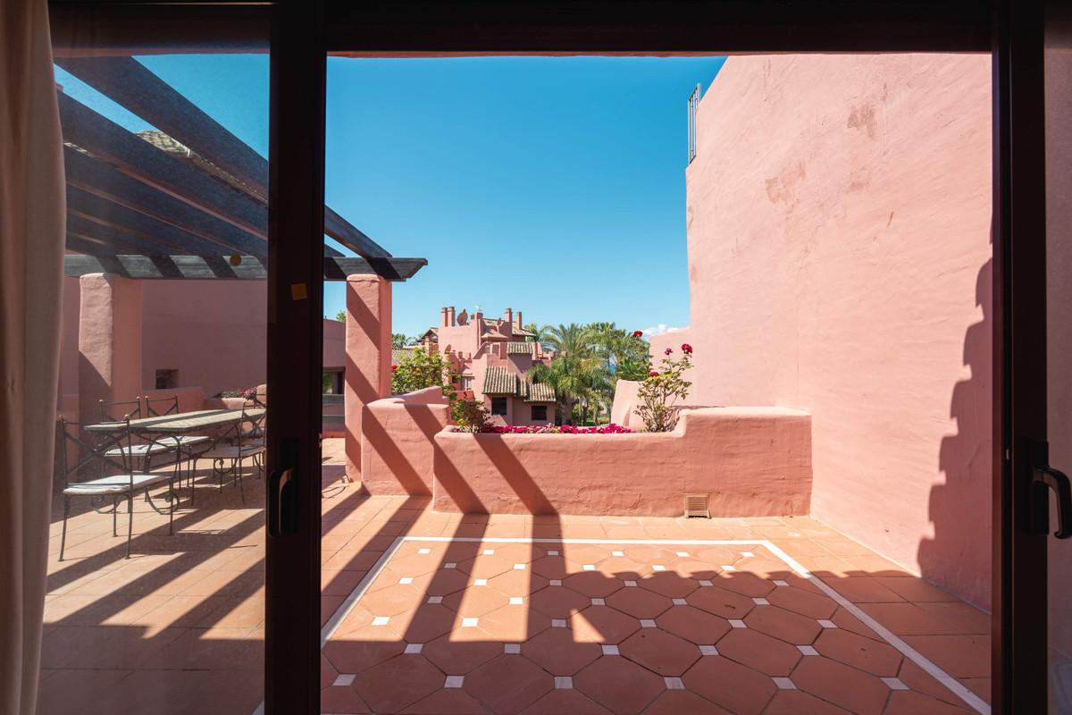 3 Bed Apartment for sale in Estepona Costa Del Sol, Málaga, Spain