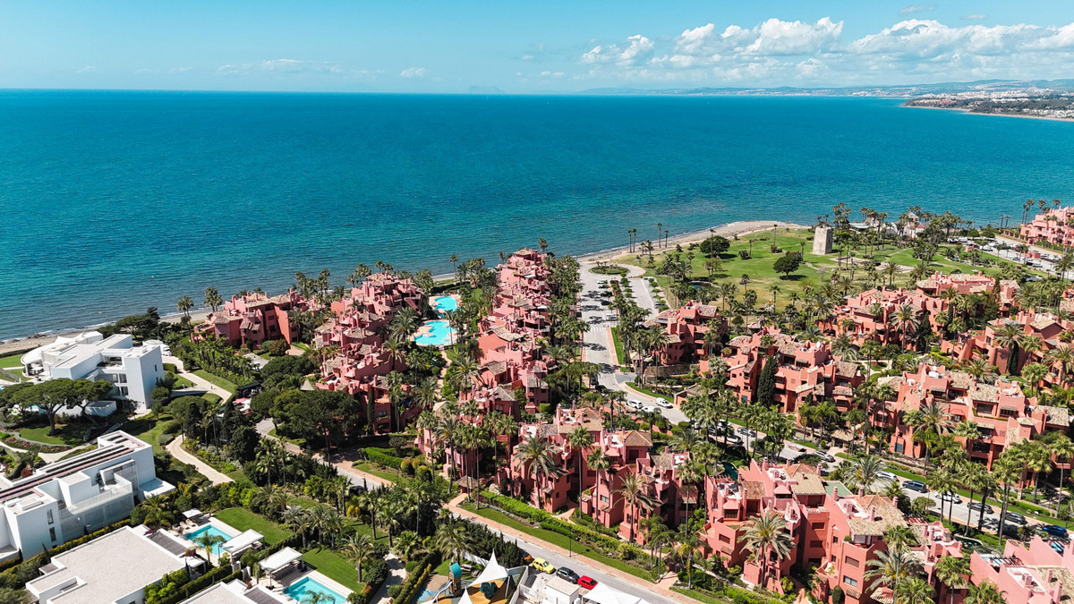 3 Bed Apartment for sale in Estepona Costa Del Sol, Málaga, Spain