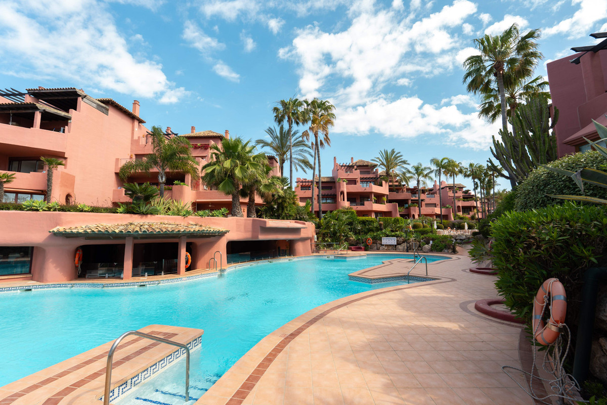 3 Bed Apartment for sale in Estepona Costa Del Sol, Málaga, Spain