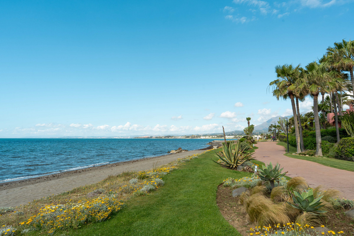 3 Bed Apartment for sale in Estepona Costa Del Sol, Málaga, Spain
