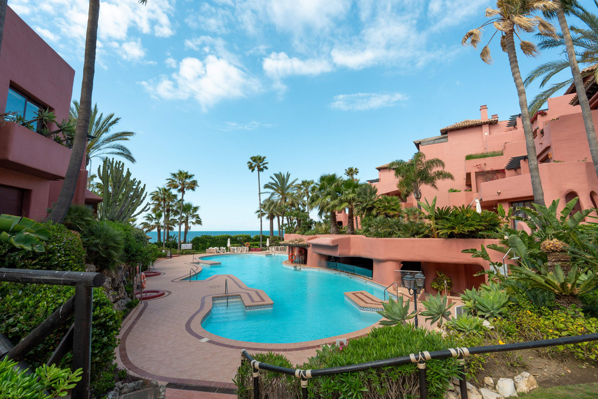 3 Bed Apartment for sale in Estepona Costa Del Sol, Málaga, Spain