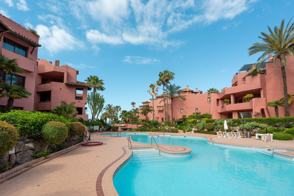 3 Bed Apartment for sale in Estepona Costa Del Sol, Málaga, Spain