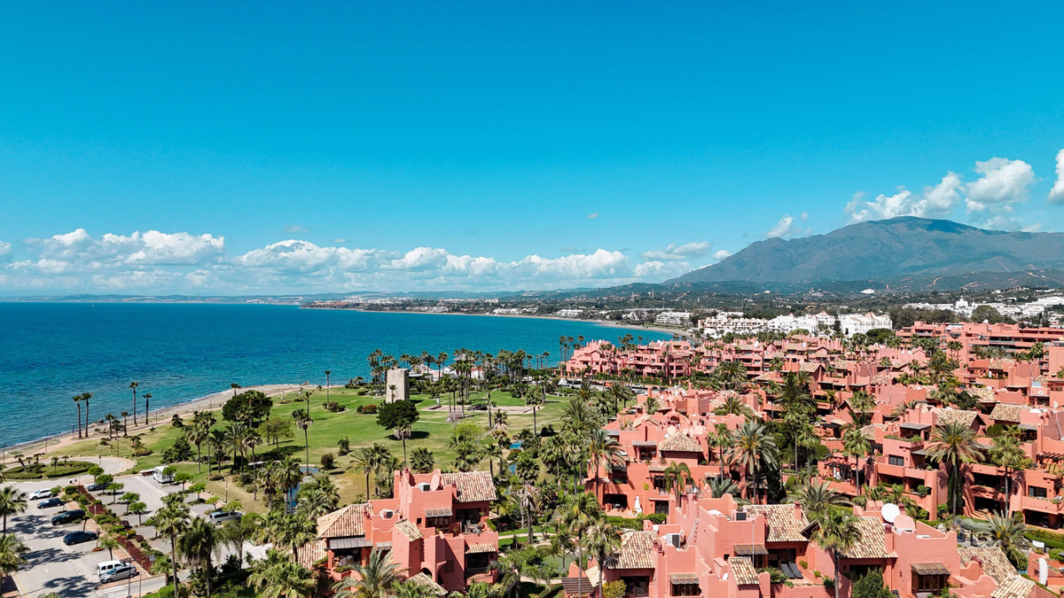 3 Bed Apartment for sale in Estepona Costa Del Sol, Málaga, Spain