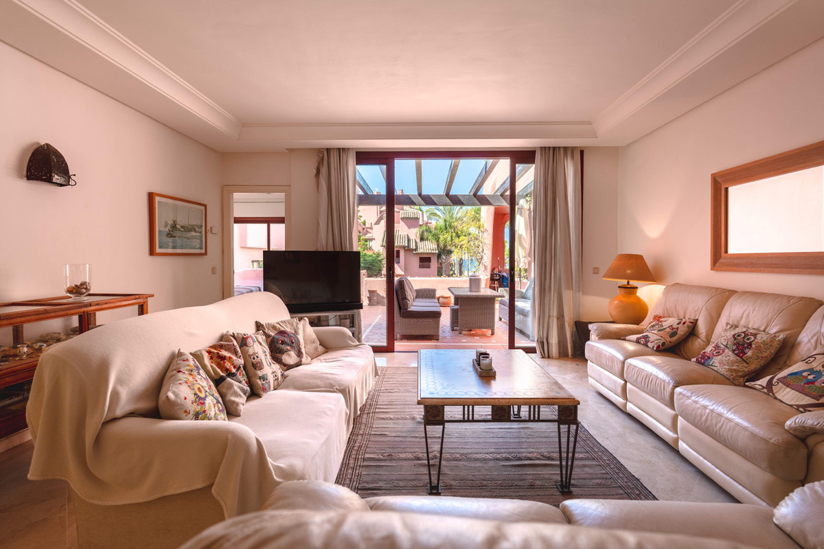 3 Bed Apartment for sale in Estepona Costa Del Sol, Málaga, Spain