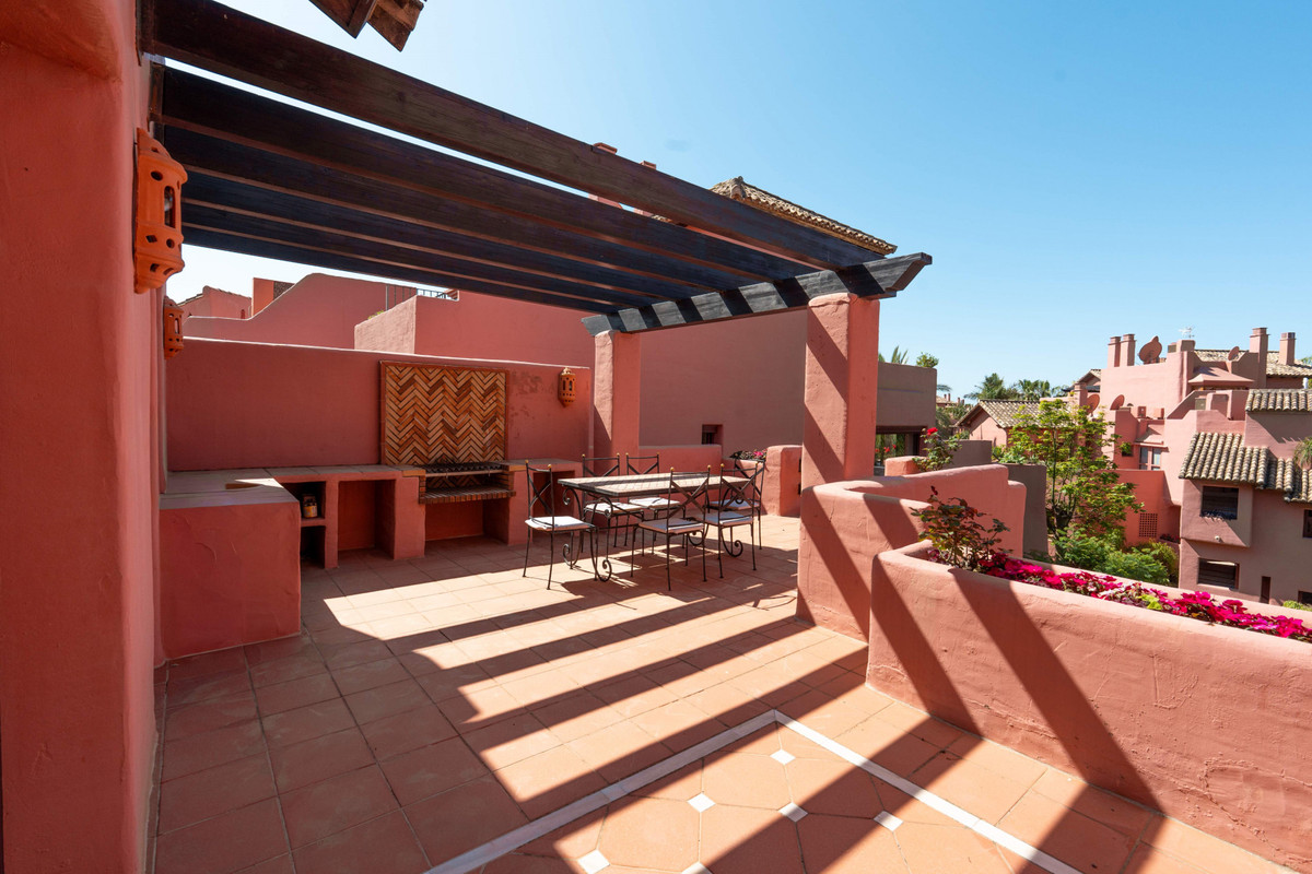 3 Bed Apartment for sale in Estepona Costa Del Sol, Málaga, Spain